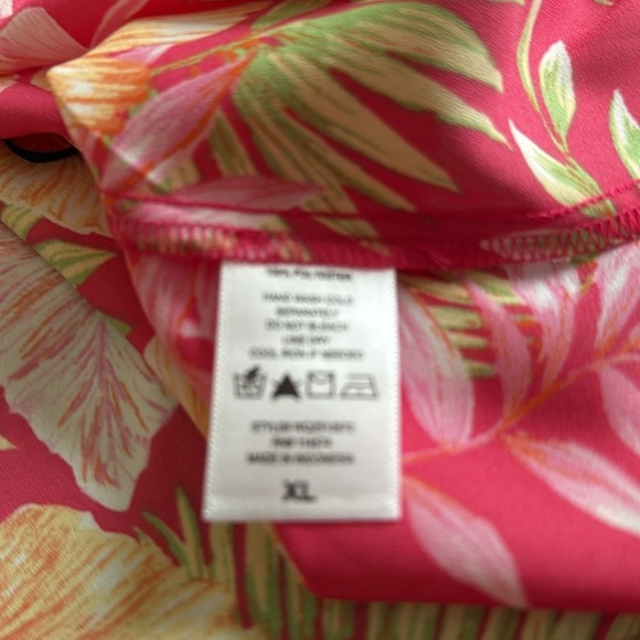 Like NEW Pleione Tropical Floral Halter Top Size XL - Picture 8 of 8